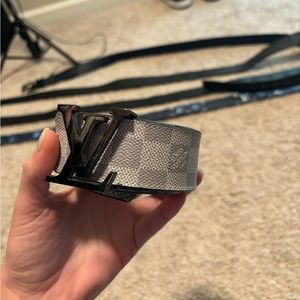 Men’s LV Gray Graphite Belt